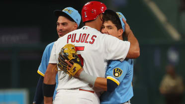pujols gives away jersey