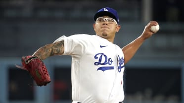 Julio Urías struggles in Dodgers' loss to Pirates