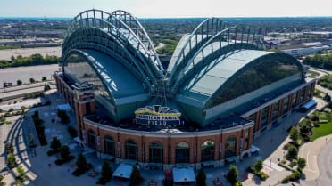 Batter UP at the Milwaukee Brewers Spring Training Game! —