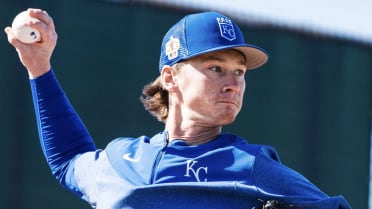 Brady Singer returns to Royals camp after Classic