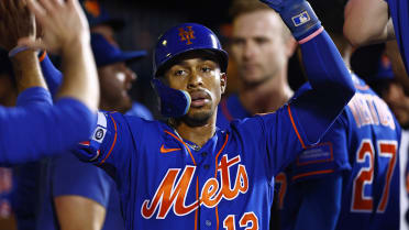 Francisco Lindor of the New York Mets rounds third base before