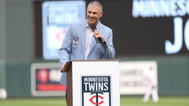 What a moment for #JoeMauer and his #family 🥹 #Twins #baseball #HOF