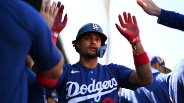 Santiago Espinal impressing Dodgers at Spring Training