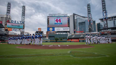 Honoring Hank Aaron An In-Depth Look at the No. 44 Atlanta Braves