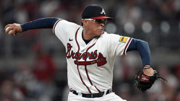 Braves star Ronald Acuña Jr. is dealing with some right knee irritation –  KXAN Austin