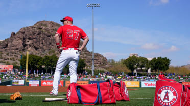 Mike Trout Expects to be 'Wearing an Angels Uniform in the Spring' - Los  Angeles Angels