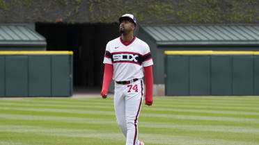 White Sox OF Eloy Jimenez Exits With Apparent Leg Injury - On Tap Sports Net