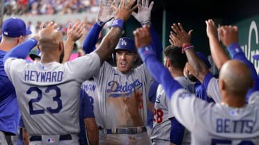 Freddie Freeman crushes two of Dodgers' five homers in 16-3