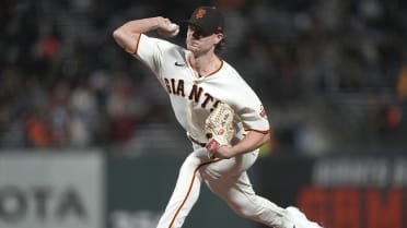 Giants' Sean Hjelle ties record for MLB's tallest pitcher as 6