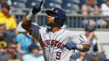 Julks hits first homer, Urquidy shines as Astros top Pirates