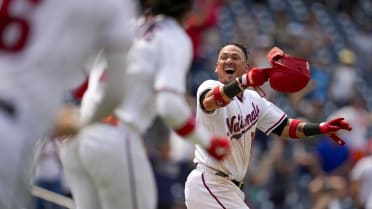 Ildemaro Vargas dedicates home run to mother