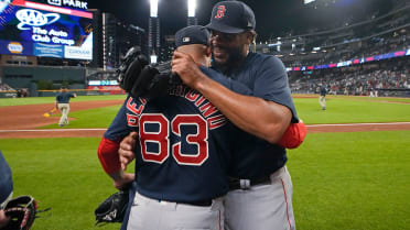 Kenley Jansen joins MLB's elite 400-save club, Red Sox teammates