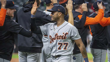 2 Jays homers enough for Berríos in 2-1 win over Tigers