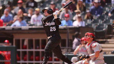 Home runs enable Phillies to end road trip with win over White Sox