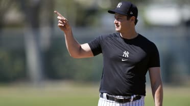 Yankees' shortstop battle gets surprising twist ahead of Spring