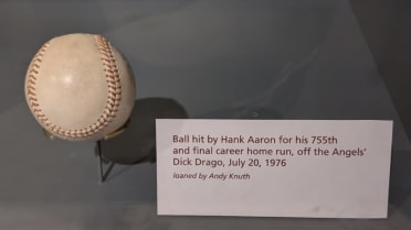 HANK AARON 記念ボール FIELD OF DREAMS Brewers to celebrate 50th anniversary of Hank Aaron's 755th and