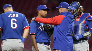 Rangers reliever Leclerc throws ball onto roof, tops Tigers – KXAN Austin