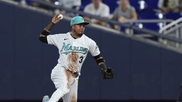 Marlins push past Brewers on eighth-inning wild pitch, don't lose ground in  playoff race
