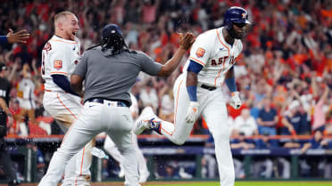 Cubs let 5-run lead slip away, Astros win 7-6 in the ninth