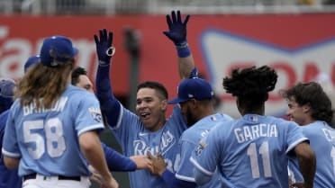 Garcia delivers walk-off blast, Horwitz gets his first dinger for Blue Jays