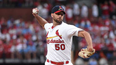 Watch: Adam Wainwright gets rousing reception during farewell at-bat in  final homestand