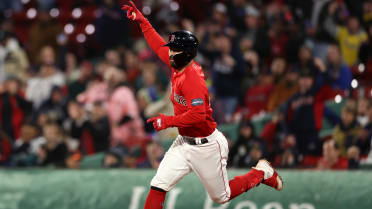 Red Sox's Wong records hit in memorable start