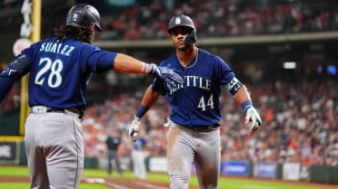 Mariners' Julio Rodriguez sets new MLB record in fourth straight 4-hit game