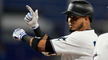 Luis Arraez raises MLB-leading batting average to .403, Marlins beat Royals  6-1 Florida & Sun News - Bally Sports