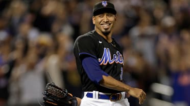 Edwin Díaz, potential Red Sox target, re-signs with Mets on 5-year