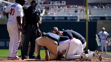 Kyle Farmer hits walk-off single in extra innings vs. Red Sox