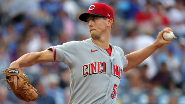 Reds hold off Royals 5-4 to give Brandon Williamson first big