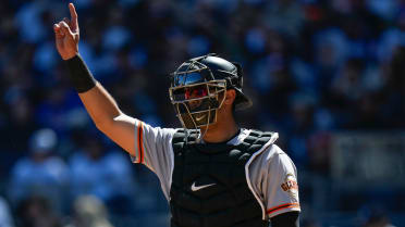 Blake Sabol receiving the ball and jersey from his first Major League hit :  r/SFGiants