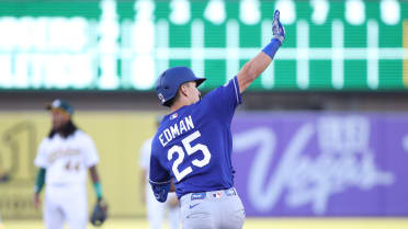 Tommy Edman tallies four hits, first homer of 2026