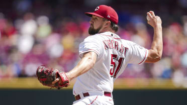 Reds snap losing skid behind Graham Ashcraft's strong start