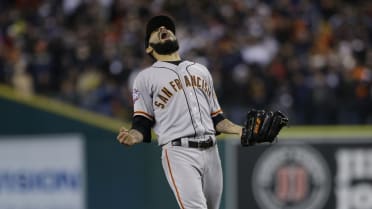 Dodgers officially sign longtime Giants reliever Sergio Romo