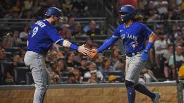 Bo Bichette flirts with cycle vs. Seattle