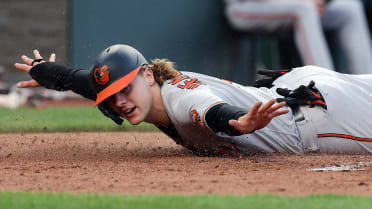 Orioles' Mullins runs perfect route to make insane diving catch vs. Royals
