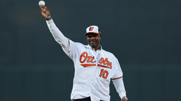 Orioles trade rumors: Adam Jones likely to stay, Brad Brach still