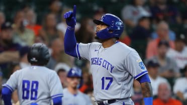 Royals trade Jose Cuas to the Cubs for outfielder Nelson Velázquez - Royals  Review