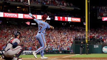 Philly shows love for Trea Turner with a standing ovation 👏 