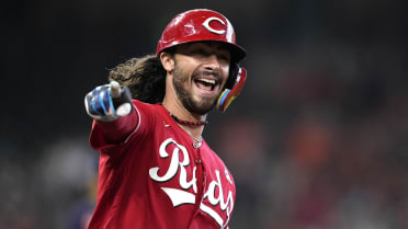 Reds sweep Astros in extras for 8th straight win