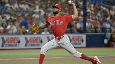 Sanchez shuts down Phillies in first career complete game