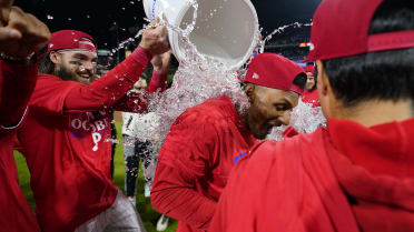 Phillies clinch wild-card berth on Johan Rojas' walk-off hit - ESPN