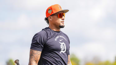 mlb.com - Jason Beck - If it helps Tigers win, Báez more than willing to bounce around field