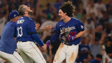 Outman hits grand slam, Dodgers beat Twins