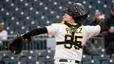 SF Giants catcher Roberto Pérez out for season after shoulder surgery