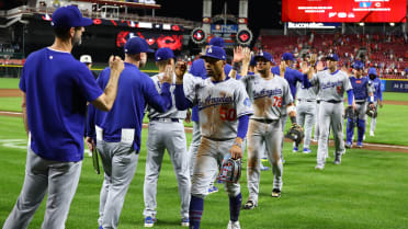 Yoshinobu Yamamoto, Dodgers' offense beat Reds