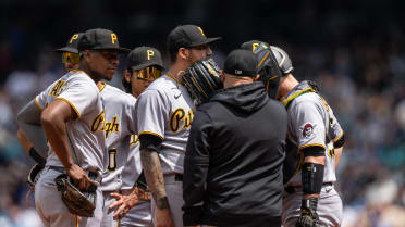 Vince Velasquez strikes out 10 as Pirates sweep Reds for 7th straight win,  move into 1st place