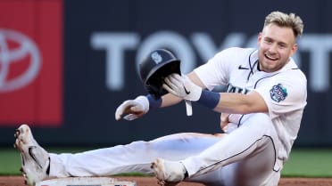 Mariners outfielder Jarred Kelenic fractures foot by kicking water