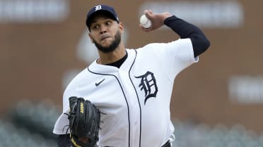 WATCH: Detroit Tigers' Matt Vierling Robs Guardians' Josh Naylor of Homer -  Fastball